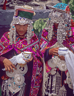 Young girls waiting for the lama Young girls waiting for the lama