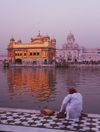 Dawn at Holy Amristar's Golden Temple (2000) Photo (c) Karen Abrahamson Dawn at Holy Amristar's Golden Temple (2000) Photo (c) Karen Abrahamson